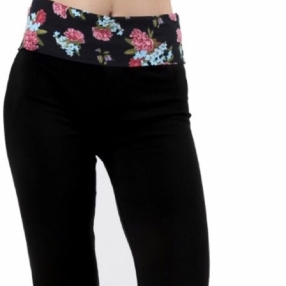 🆕 Black Floral-Waist Yoga Pant